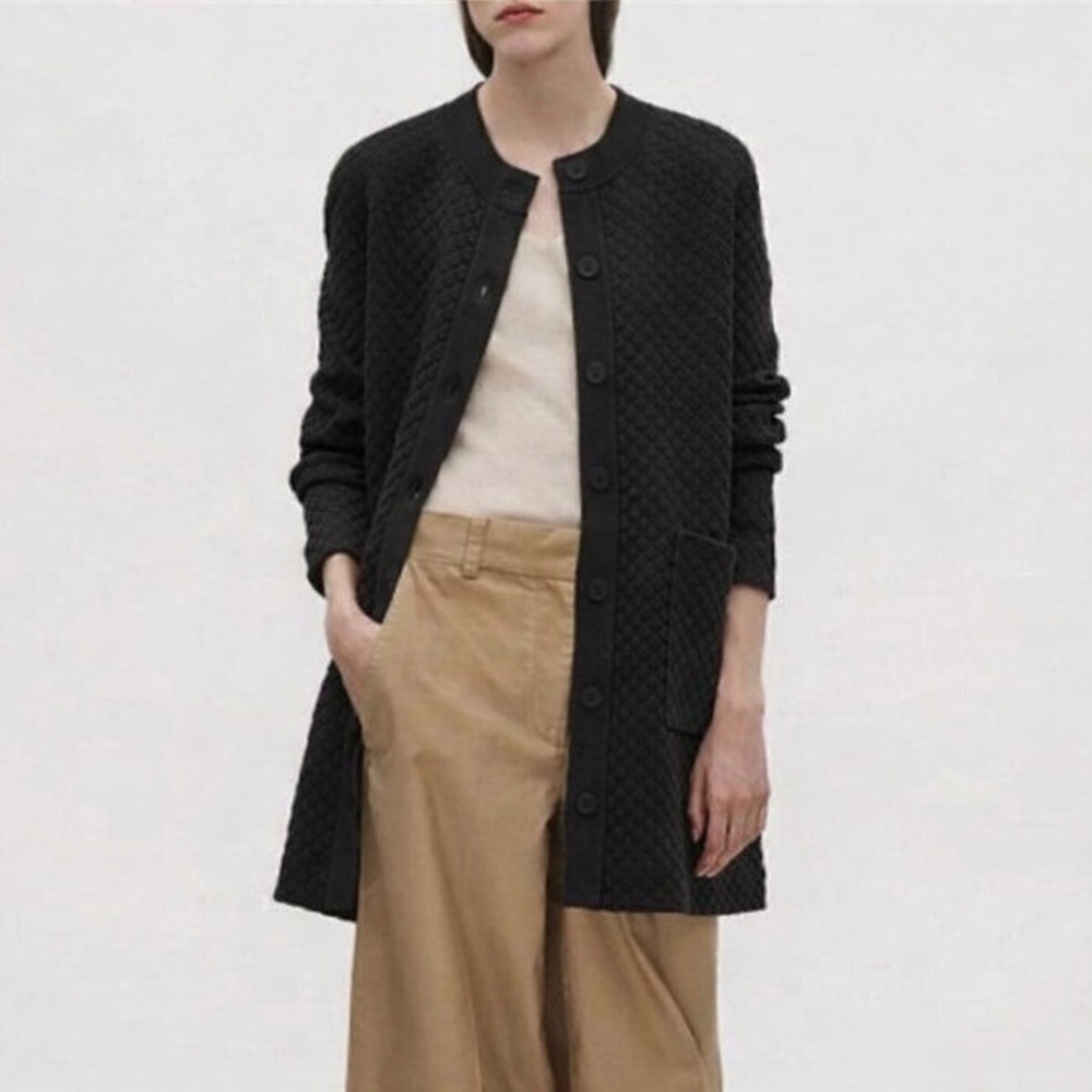 COS
Long Quilted knit cardigan